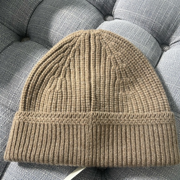 Madewell Accessories - Madewell Cozy Brown Knit Beanie